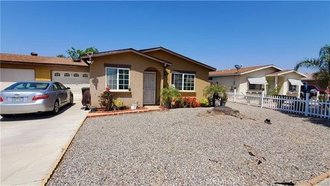 Photo of 2130 Avenida Estrada, Hemet, CA 92545 (MLS # SR26106779)