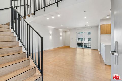 Photo of 11837 Mayfield Avenue #302, Los Angeles, CA 90049 (MLS # 26828619)