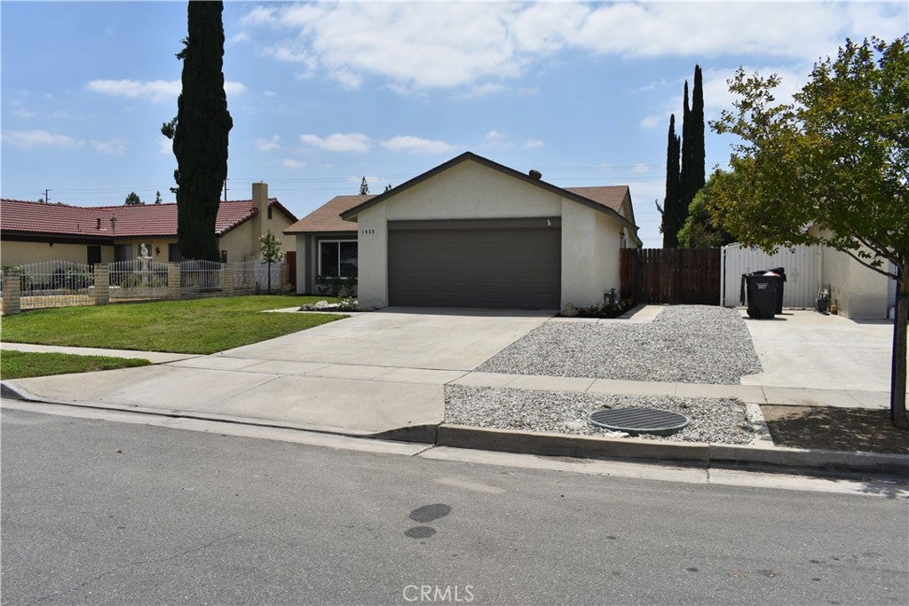 1425 Hunter