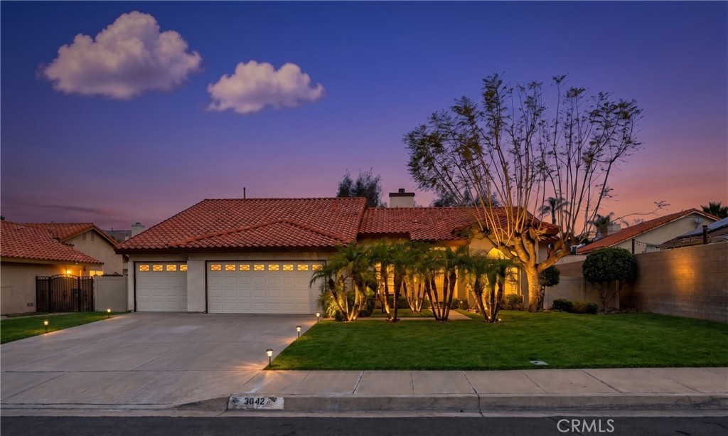 3842 N Sweet Leaf