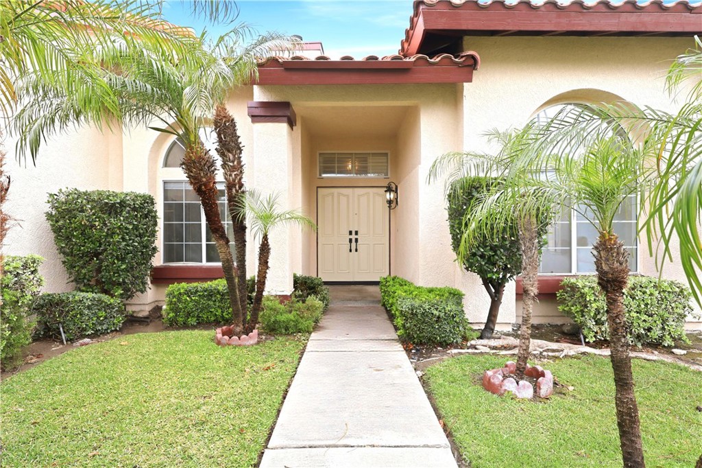 3842 N Sweet Leaf