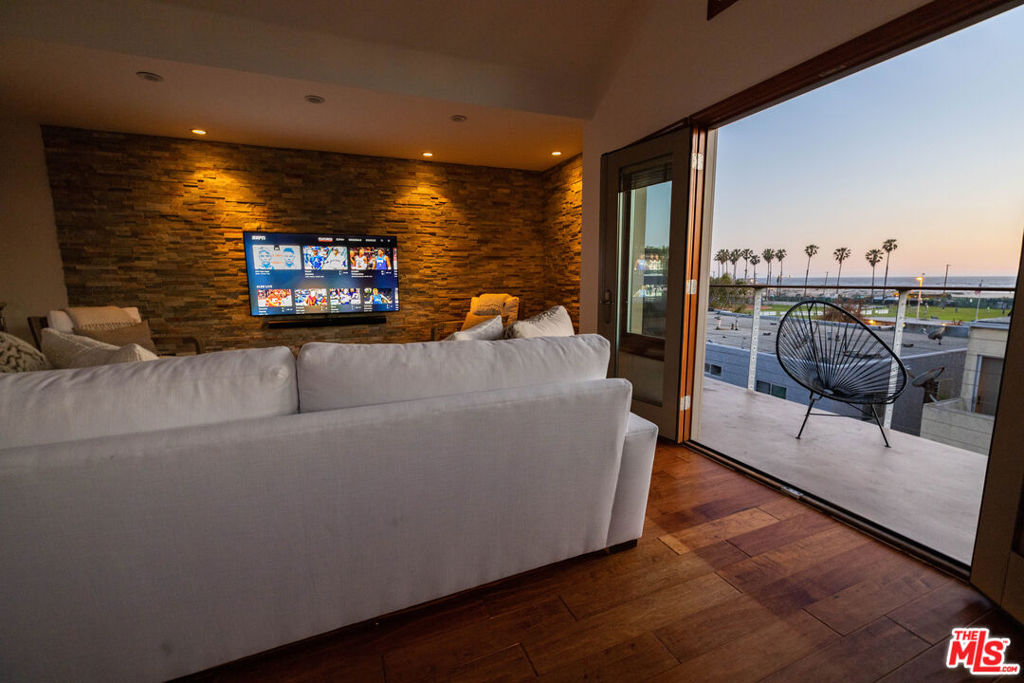 6644 Vista Del Mar