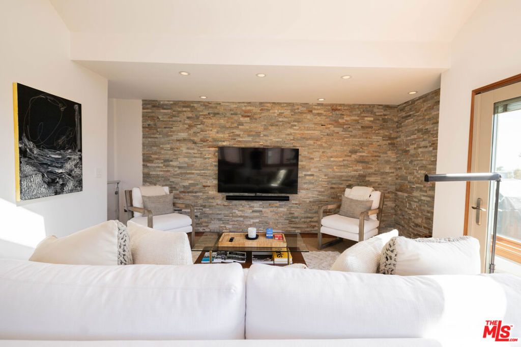6644 Vista Del Mar