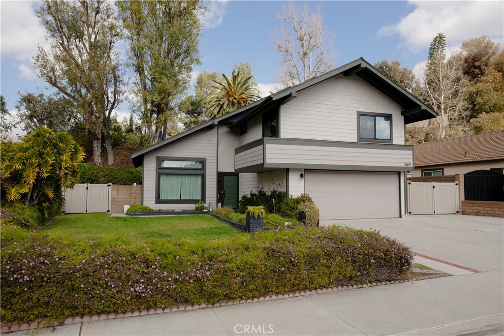 1009 Avenida Loma