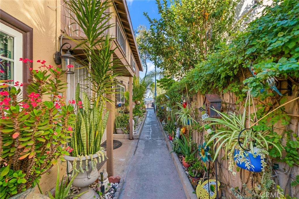2166 W Alameda