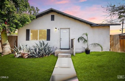 Photo of 818 Decatur St, Bakersfield, CA 93308 (MLS # V1-35771)