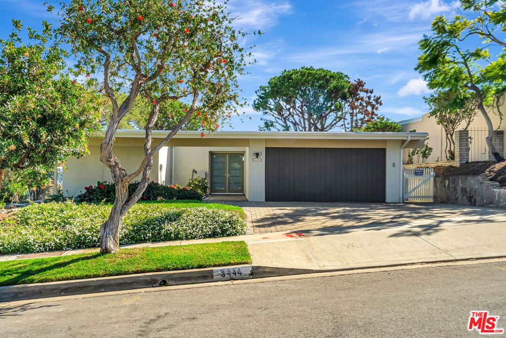 Photo of 3444 Cloudcroft Drive, Malibu, CA 90265 (MLS # 25610077)