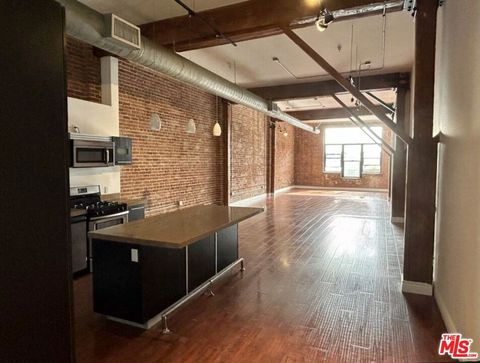 Photo of 652 Mateo Street #207, Los Angeles, CA 90021 (MLS # 25495355) Photo of 652 Mateo Street #207, Los Angeles, CA 90021 (MLS # 25495355)