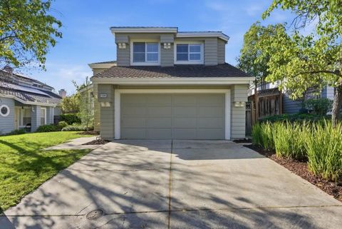 Photo of 11563 Country Spring Court, Cupertino, CA 95014 (MLS # ML82038342)