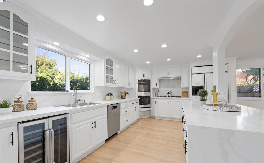 PLEASANTON MDWS - Residential