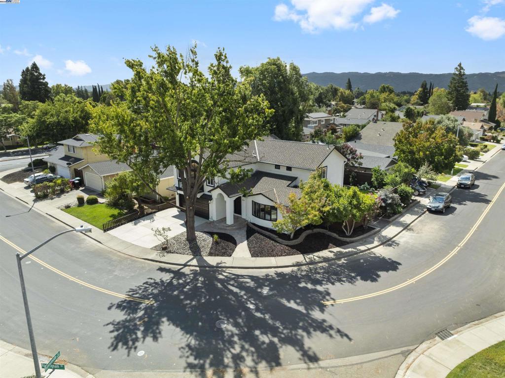 PLEASANTON MDWS - Residential