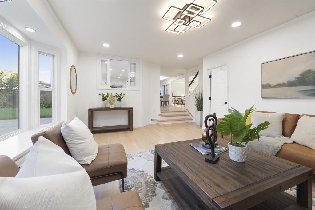 PLEASANTON MDWS - Residential