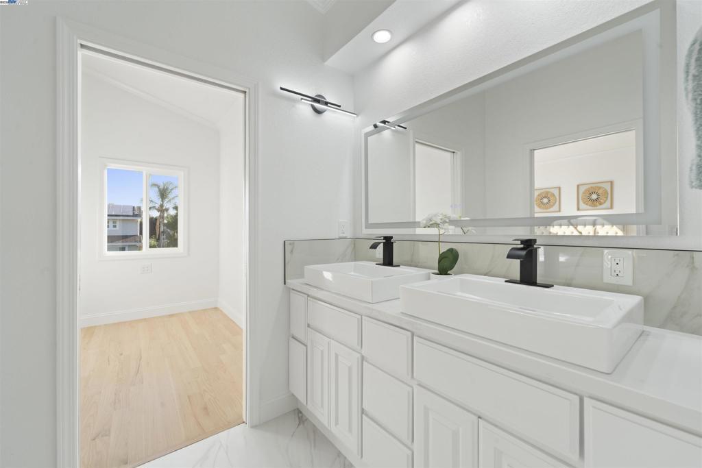 PLEASANTON MDWS - Residential