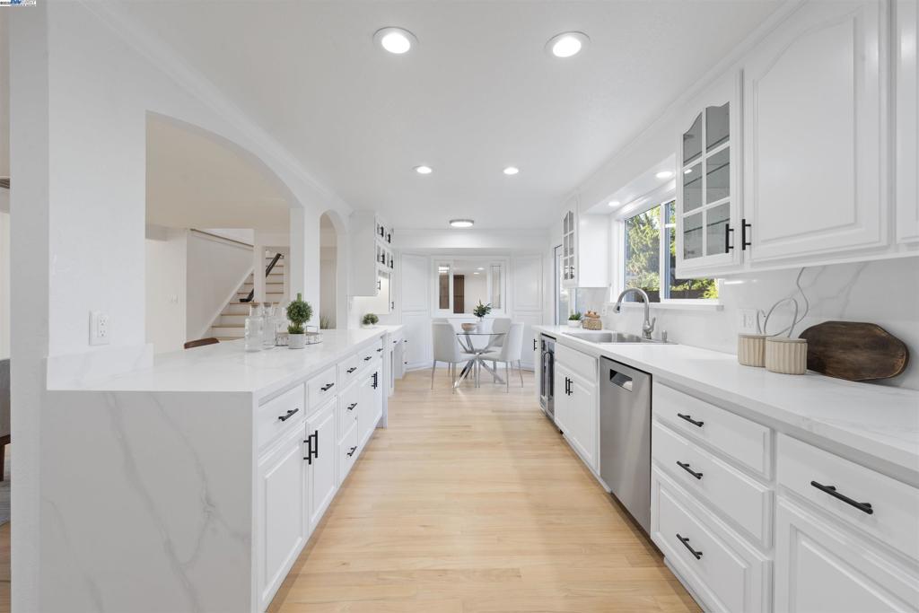 PLEASANTON MDWS - Residential