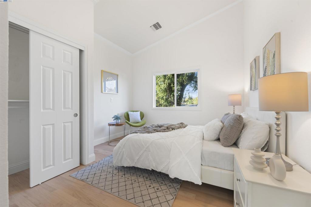PLEASANTON MDWS - Residential