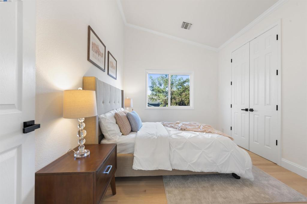 PLEASANTON MDWS - Residential