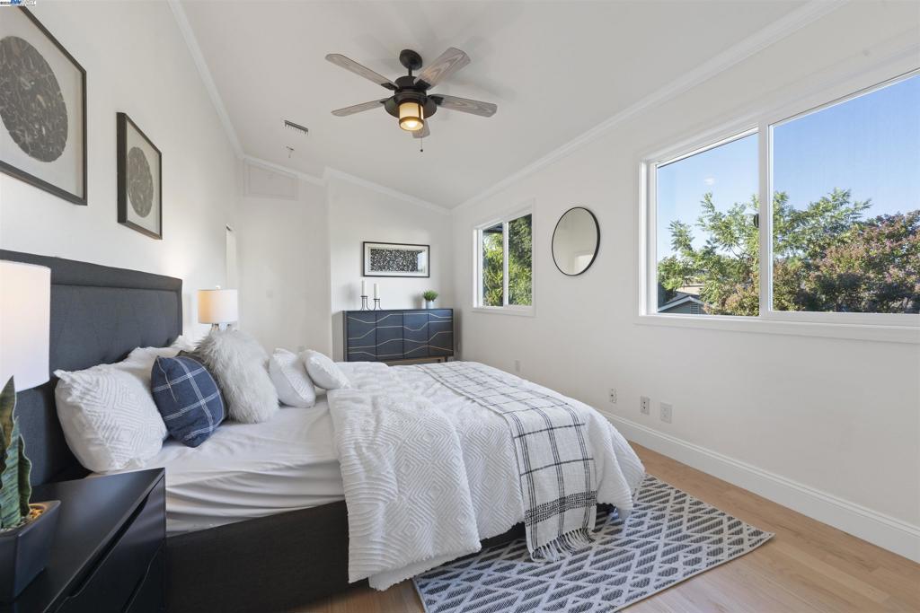PLEASANTON MDWS - Residential