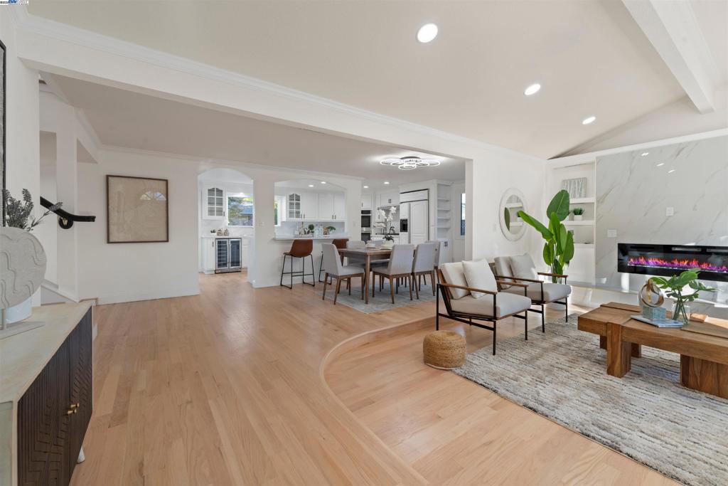 PLEASANTON MDWS - Residential