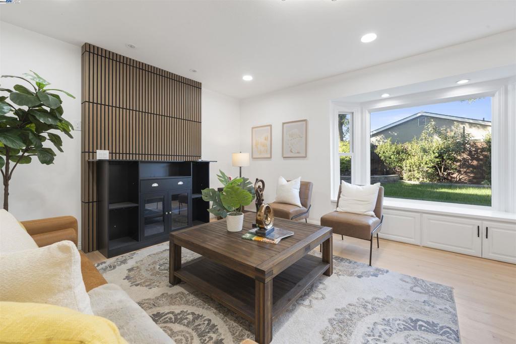 PLEASANTON MDWS - Residential