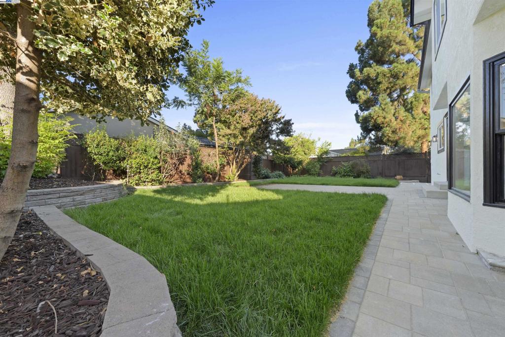 PLEASANTON MDWS - Residential