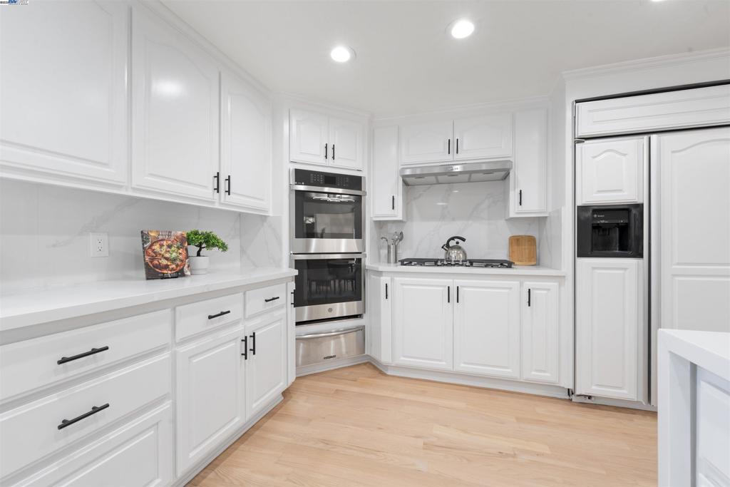 PLEASANTON MDWS - Residential