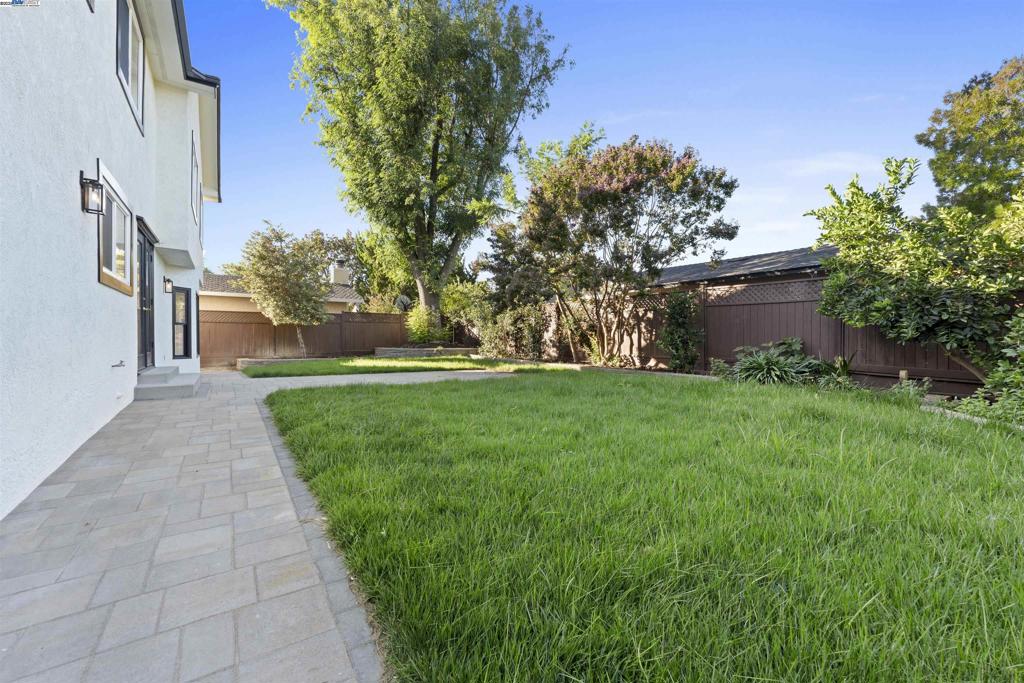 PLEASANTON MDWS - Residential