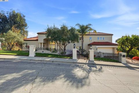 61 Montclaire Dr Fremont CA 94539