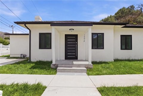 Photo of 10012 Plainview Avenue, Tujunga, CA 91042 (MLS # SR26081058)