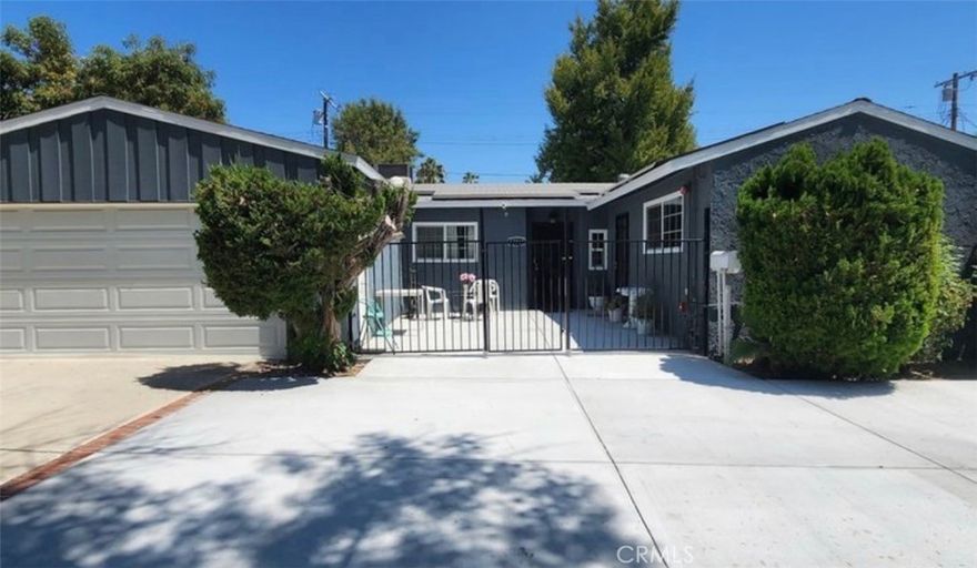 Welcome to this spacious and beautifully updated home in the heart of Reseda! Featuring 6 bedrooms and 2 full bathrooms, this 1,421 sq. ft. residence offers an ideal layout for large or multi-generational living, rental income potential, or an investment opportunity.
Step inside to find bright, open living spaces and abundant natural light. The kitchen boasts generous cabinetry and counter space, perfect for everyday living or entertaining. The bedrooms are roomy and versatile—great for family, guests, or a home office setup.
Enjoy the convenience of a 2-car attached garage, a private backyard, and plenty of driveway parking. The 5,919 sq. ft. lot provides ample outdoor space for gatherings, gardening, or future customization.
Perfectly located near California State University Northridge (CSUN), Van Nuys Airport, and the Sepulveda Basin Recreation Area, this home offers easy access to local shopping, dining, and major freeways including the 405 and 101, making commuting simple and efficient.
Investment Opportunity:
This property is listed side by side with 17740 Baltar St (CRMLS #OC25255772) — both can be purchased together for an exceptional dual-property investment with strong rental and future development potential.
Don’t miss this rare chance to own a spacious, centrally located home with endless possibilities in one of the San Fernando Valley’s most convenient neighborhoods!