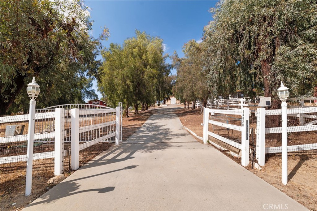 16620 Rocky Glen Road