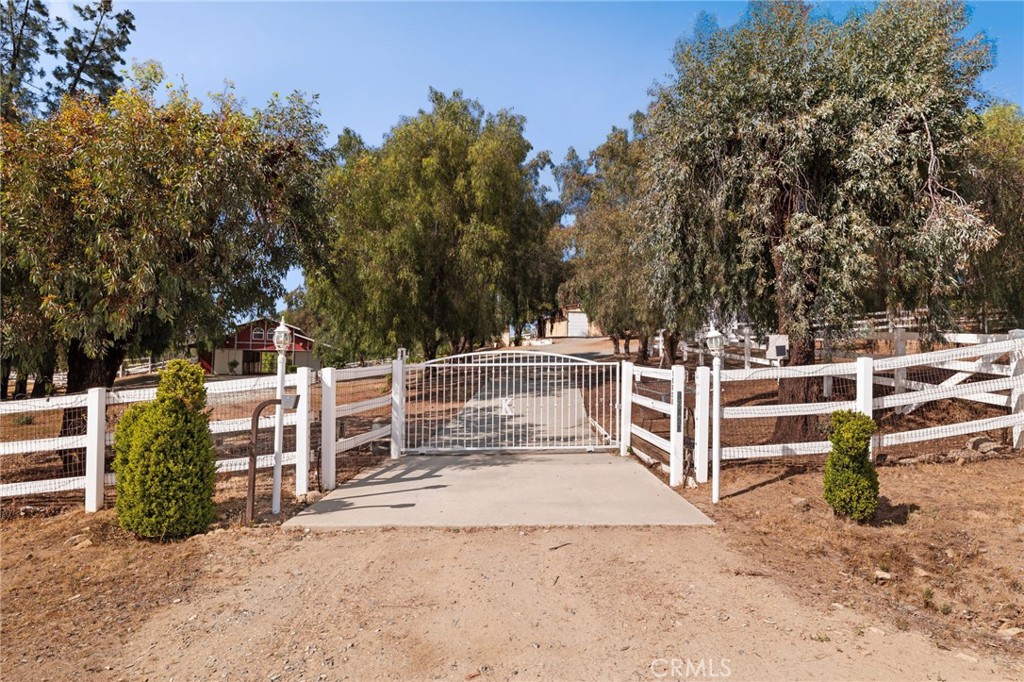 16620 Rocky Glen Road