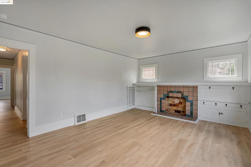 Properties 2 863 40th St.