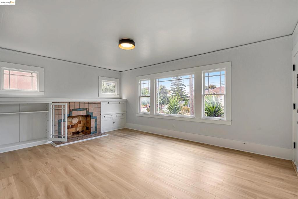 Properties 3 863 40th St.