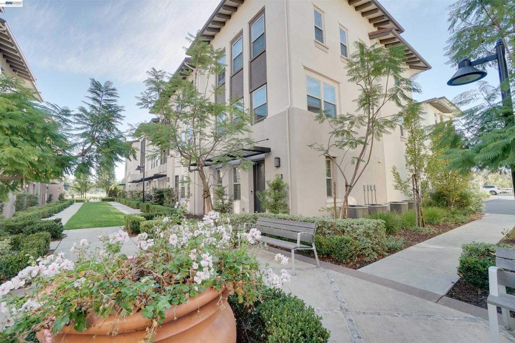 1061 Harebell Pl PL
