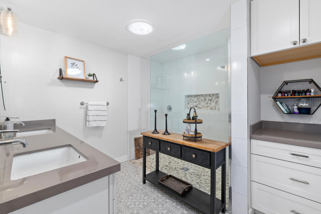 Laguna De La Paz - Residential