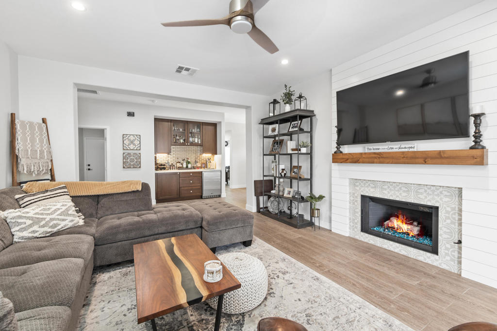 Laguna De La Paz - Residential