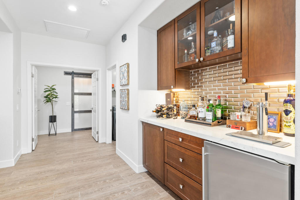 Laguna De La Paz - Residential