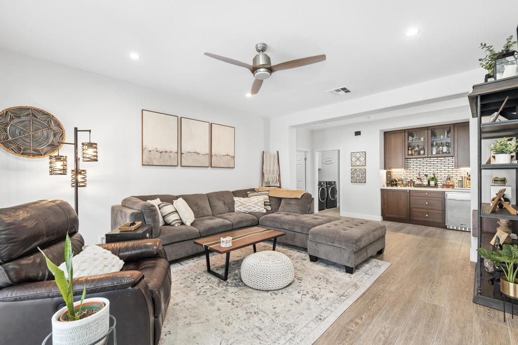 Laguna De La Paz - Residential