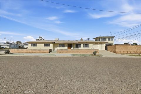 Photo of 416 Jean Ave, Ridgecrest, CA 93555 (MLS # SR26022470)