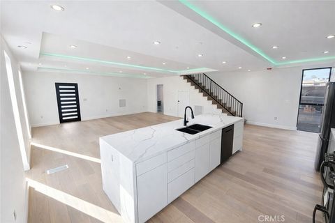 Photo of 920 California Avenue #922, Venice, CA 90291 (MLS # SR26029619)