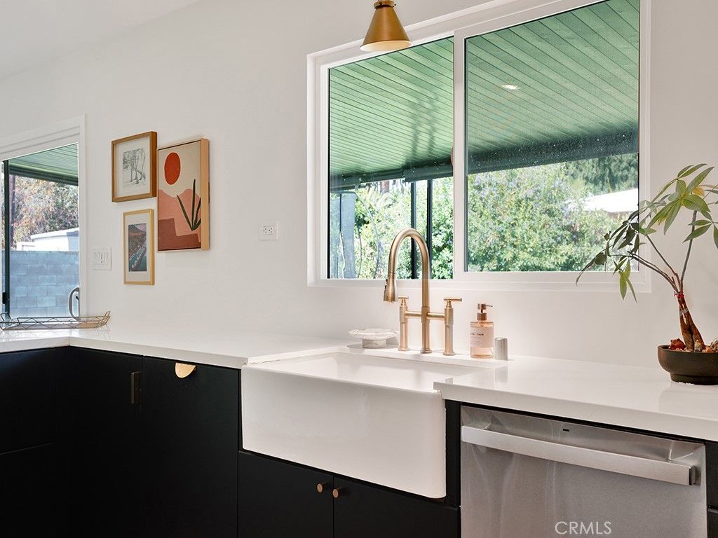listing image 130720006006165551997