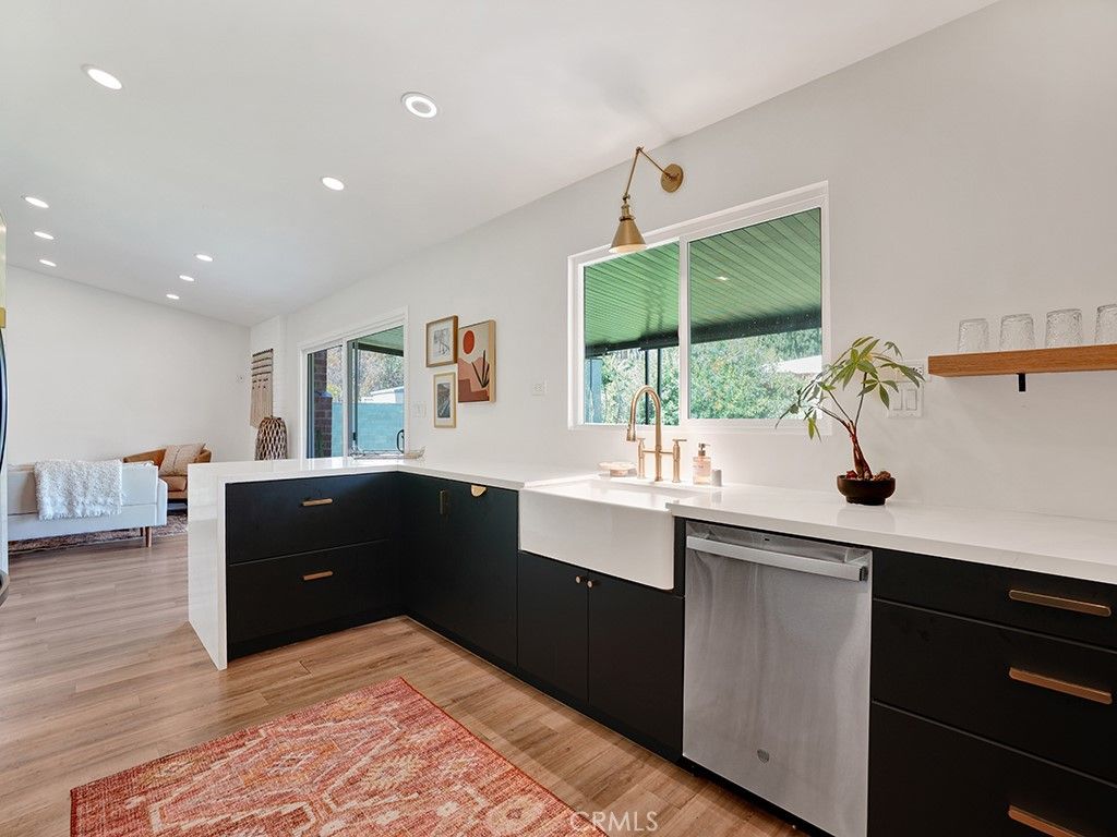 listing image 130724496287138556070