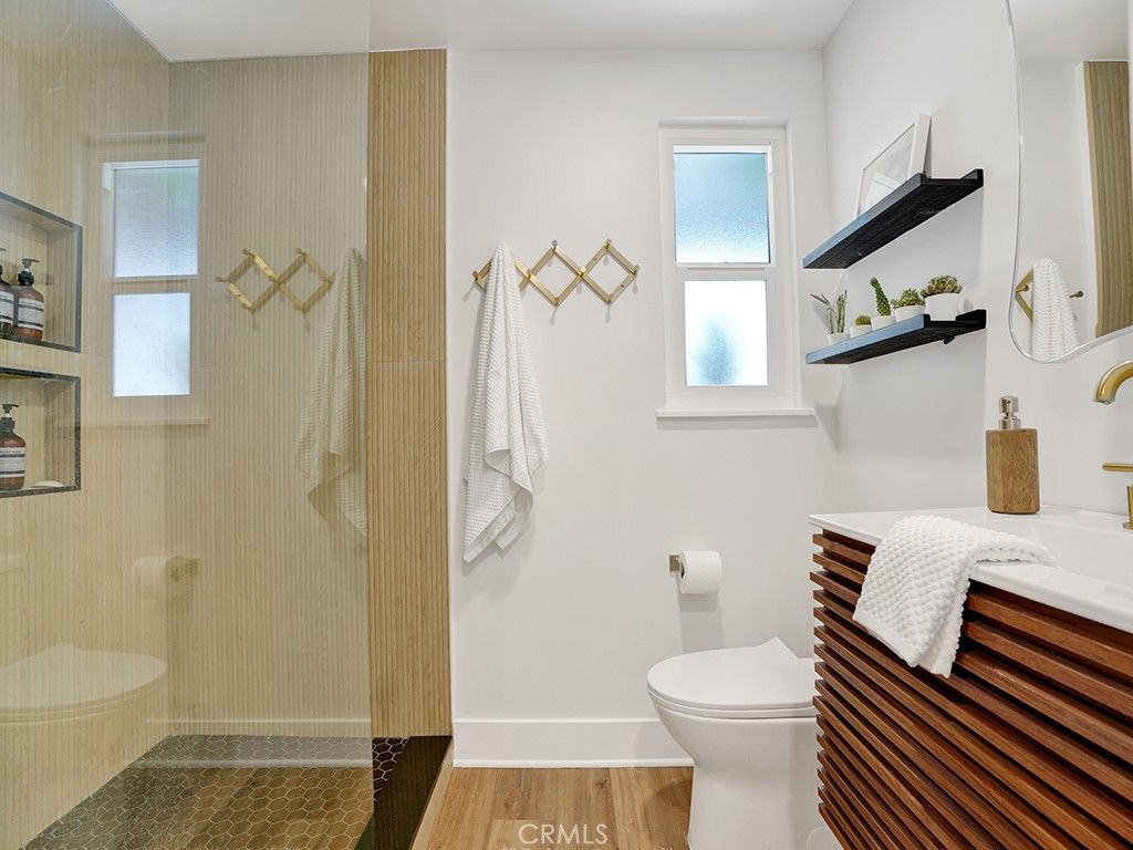 listing image 130726276644757814908