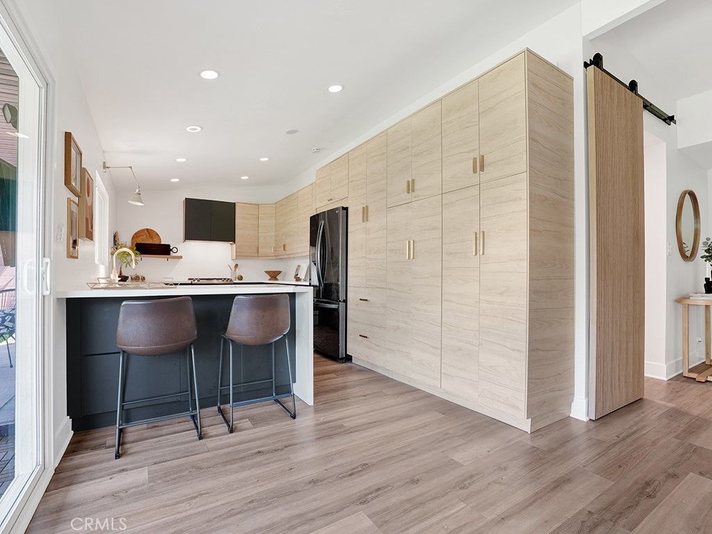listing image 130727282812183728149