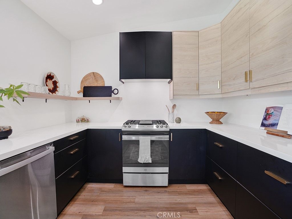 listing image 130726451659272435144