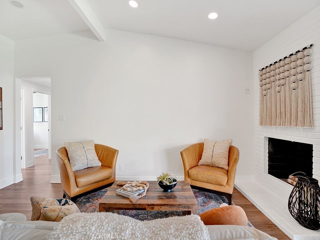 listing image 130726622060468904924