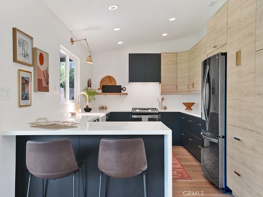 listing image 130721076523927773184