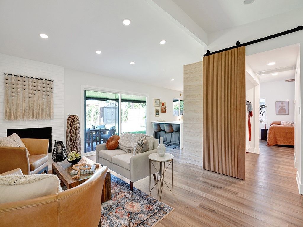 listing image 130724348932112611758