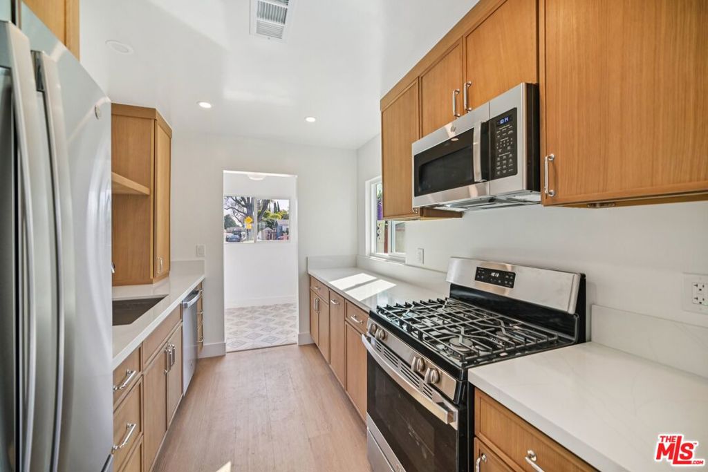 8061 Hesperia Avenue