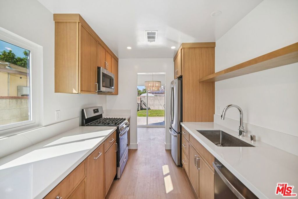 8061 Hesperia Avenue